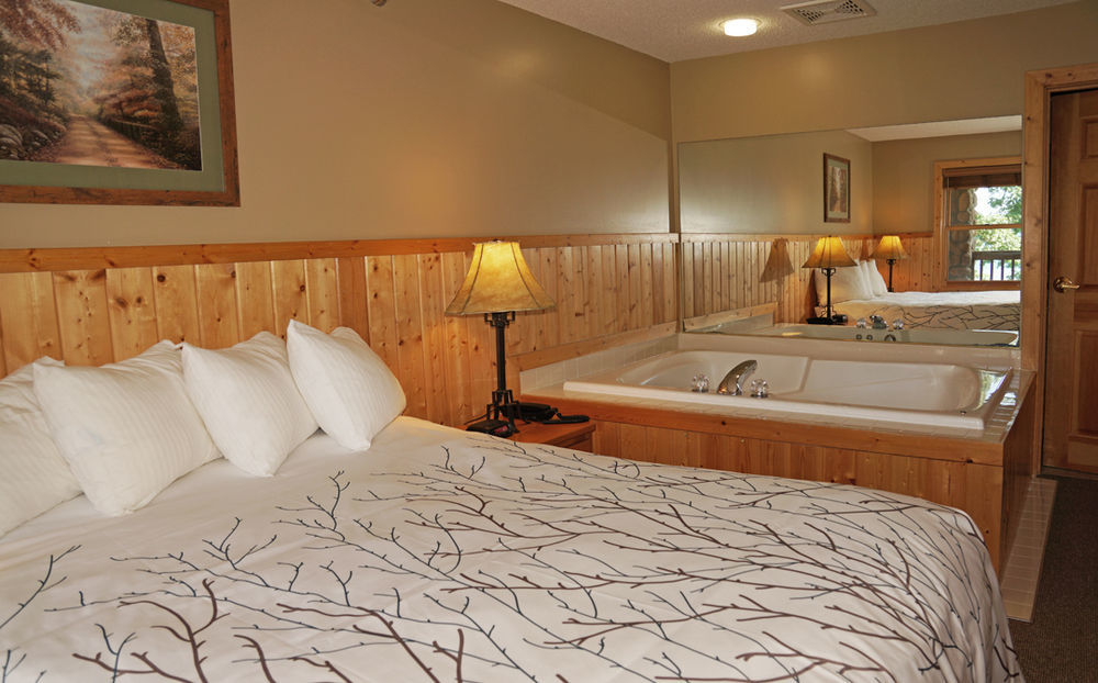 Sugar Lake Lodge Grand Rapids Exteriör bild